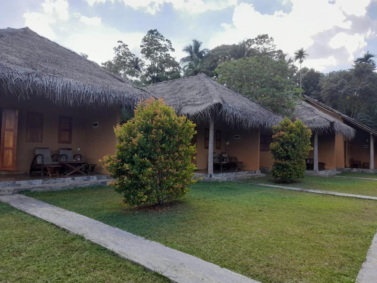 Happy Man Village Bentota Exteriör bild